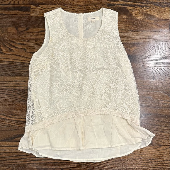 Freeway Elegant Cream Lace Sleeveless Top - Picture 1 of 4